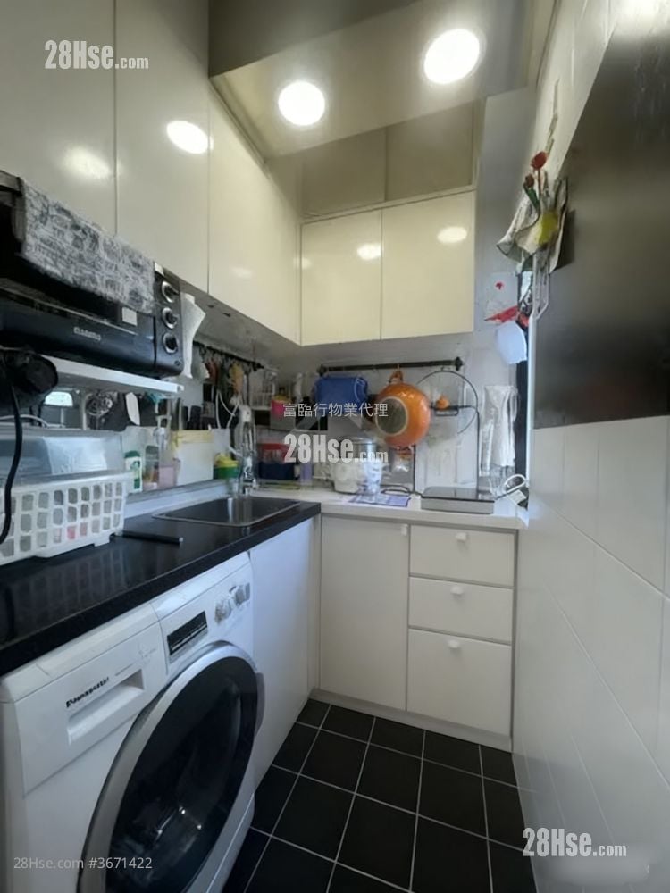 Pat Leung Building Sell 1 Bedroom , 1 Bathroom 366 ft²