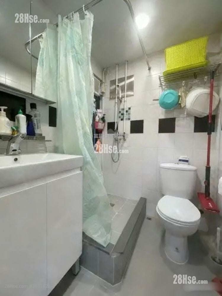 Pat Leung Building Sell 1 Bedroom , 1 Bathroom 366 ft²