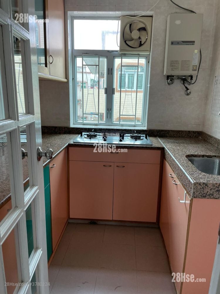 林村 售盘 3 房 , 1 浴室 700 平方尺