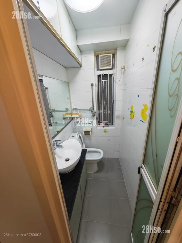 海滨花园 售盘 3 房 , 2 浴室 700 平方尺