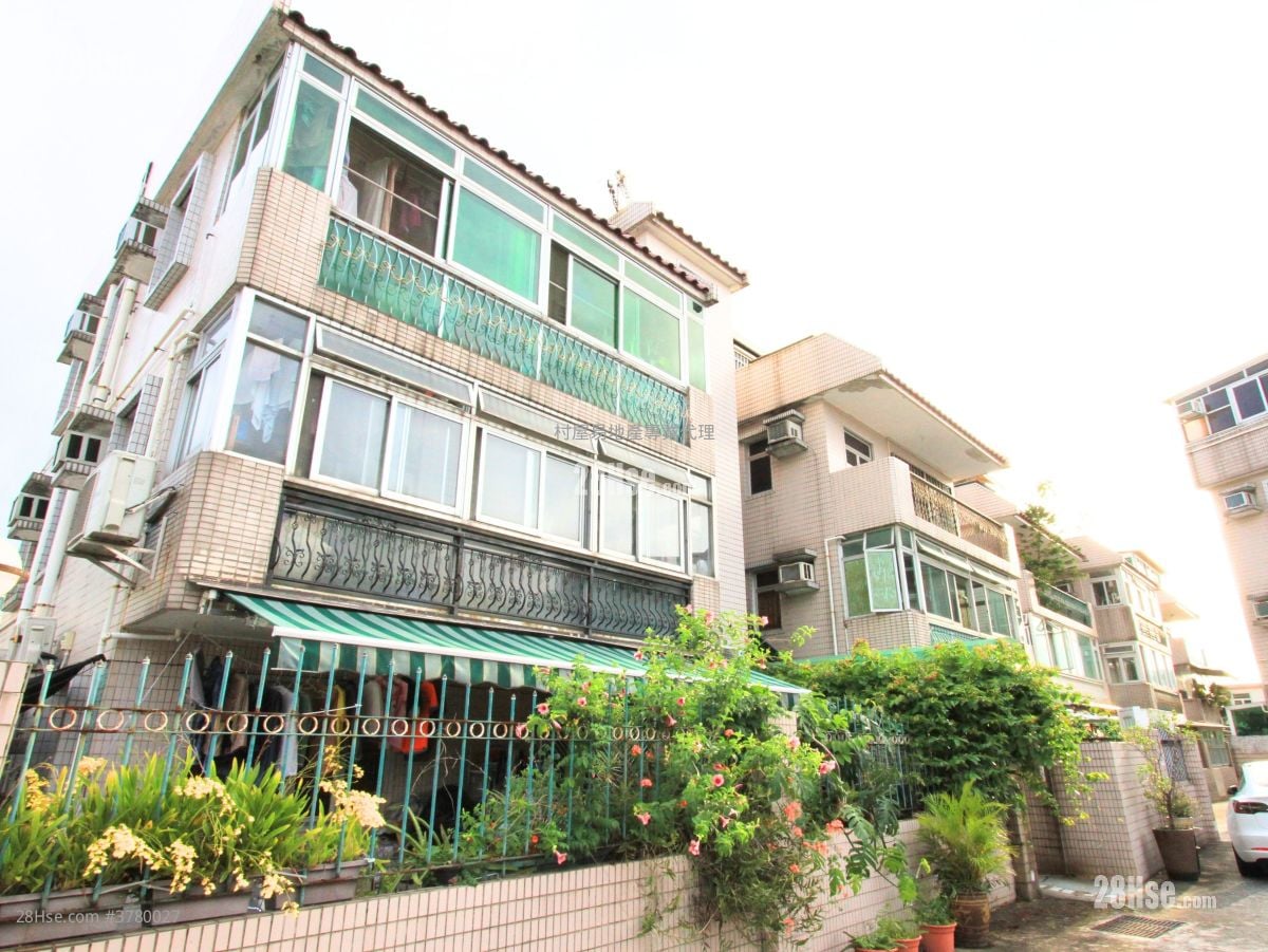 Village Sell 3 Bedrooms , 1 Bathroom 1,400 ft²