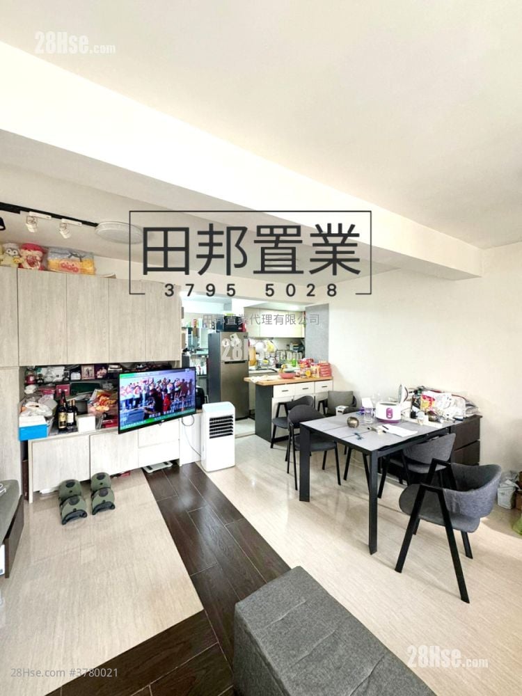 村屋 售盘 3 房 , 2 浴室 700 平方尺