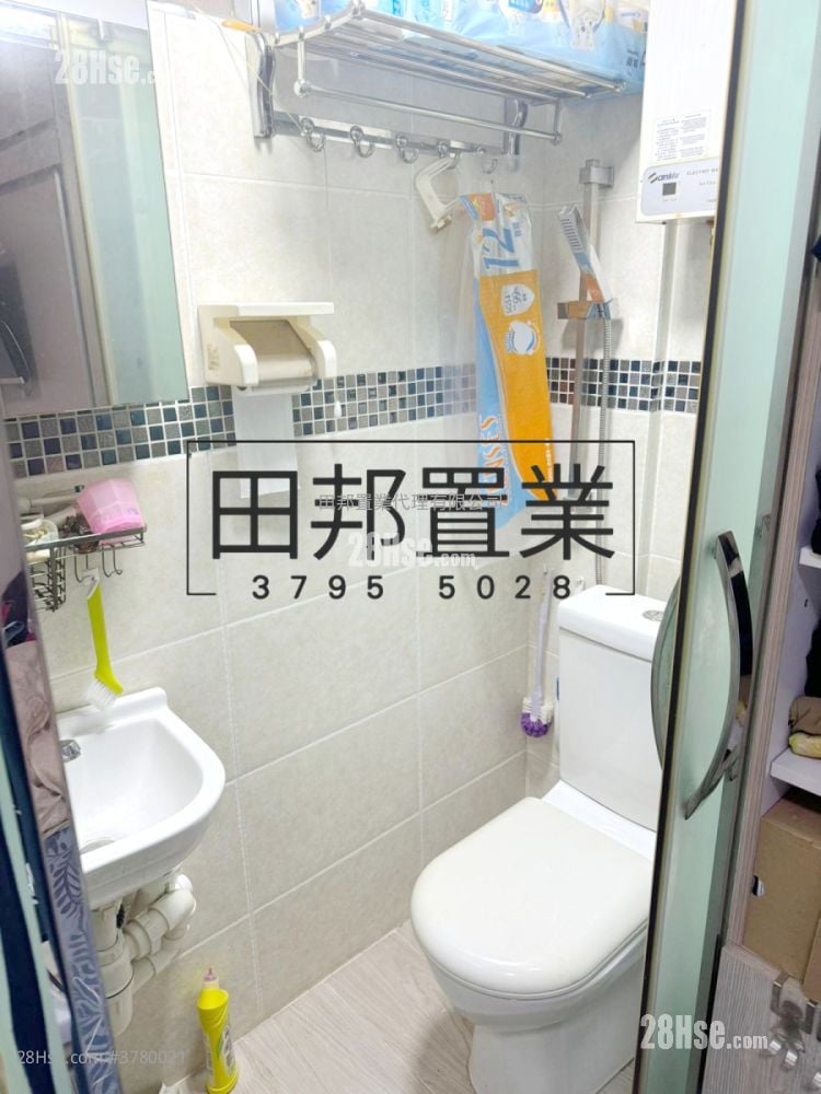 村屋 售盘 3 房 , 2 浴室 700 平方尺