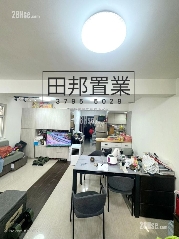 村屋 售盘 3 房 , 2 浴室 700 平方尺