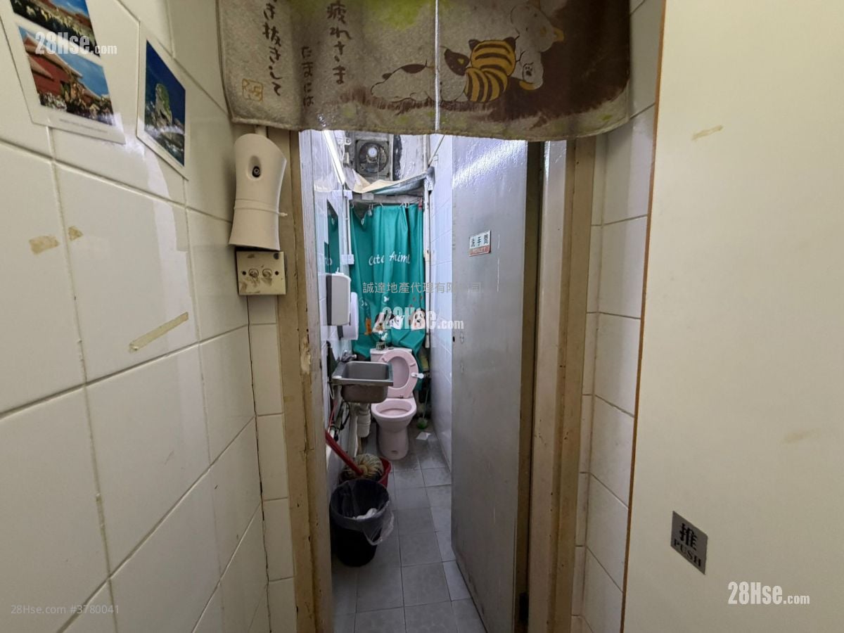 Hoi Luen Industrial Centre Rental 1 Bedroom , 1 Toilet
