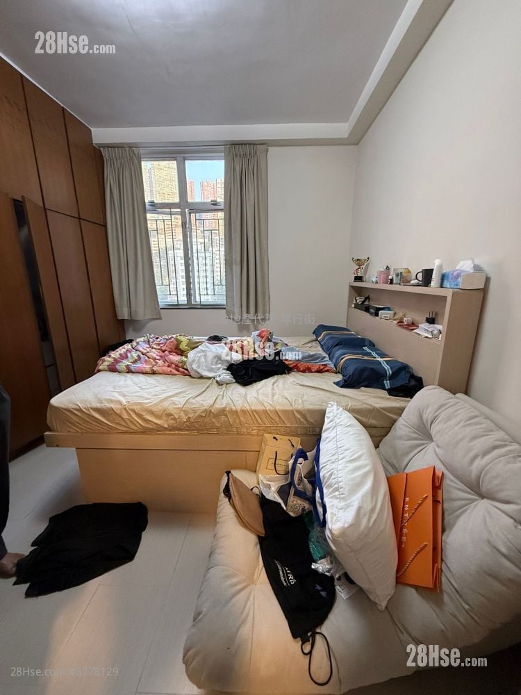 Carson Mansion Sell 4 Bedrooms , 2 Bathrooms 833 ft²