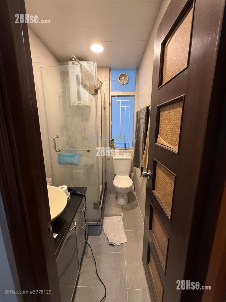 Carson Mansion Sell 4 Bedrooms , 2 Bathrooms 833 ft²