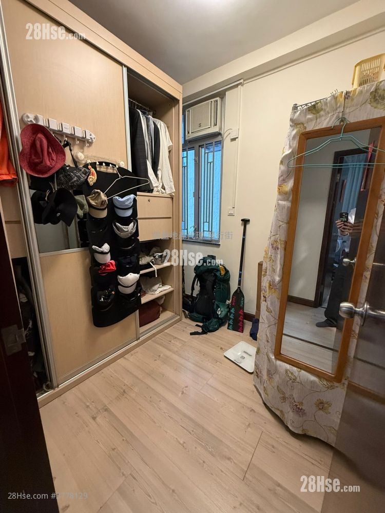 Carson Mansion Sell 4 Bedrooms , 2 Bathrooms 833 ft²