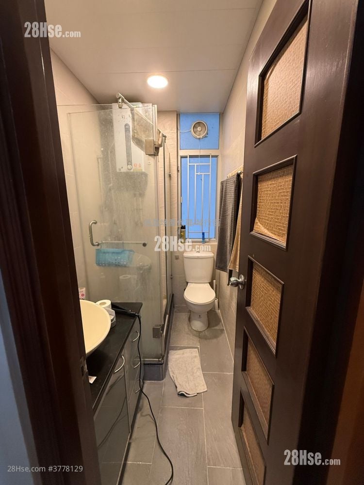 Carson Mansion Sell 4 Bedrooms , 2 Bathrooms 833 ft²