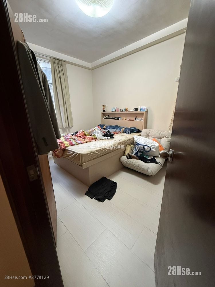 Carson Mansion Sell 4 Bedrooms , 2 Bathrooms 833 ft²