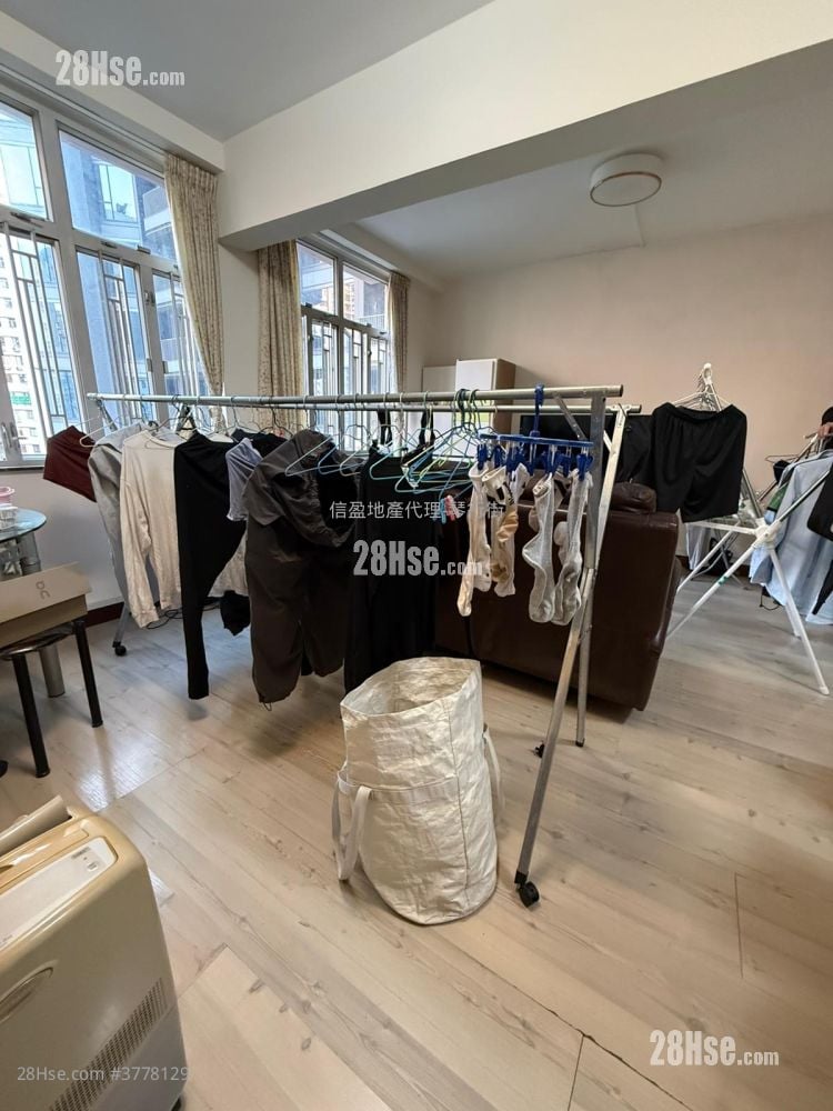 Carson Mansion Sell 4 Bedrooms , 2 Bathrooms 833 ft²