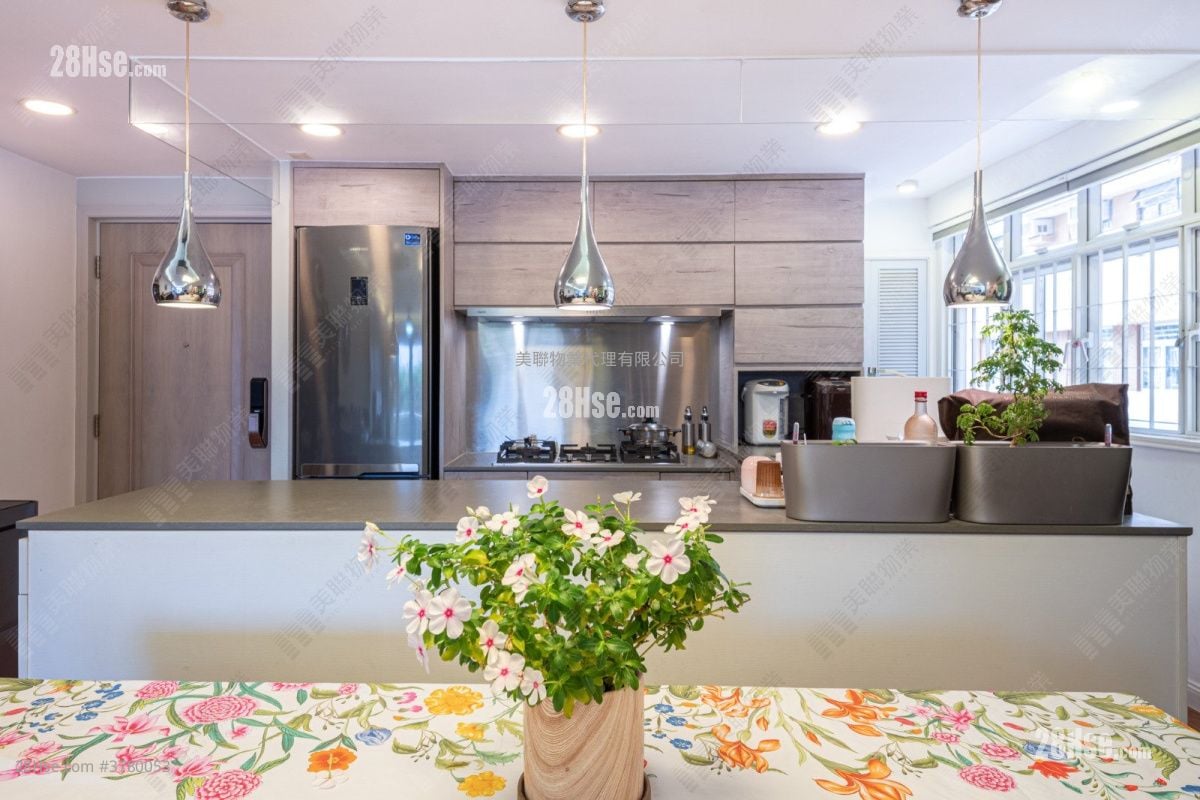 Avon Court Sell 3 Bedrooms 926 ft²