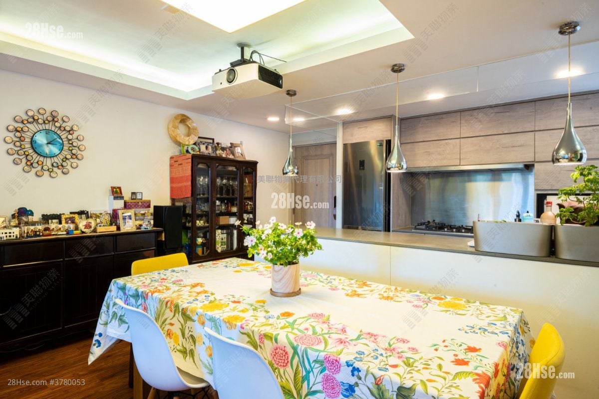 Avon Court Sell 3 Bedrooms 926 ft²