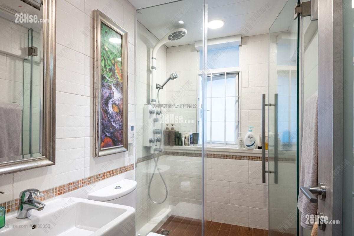 Avon Court Sell 3 Bedrooms 926 ft²