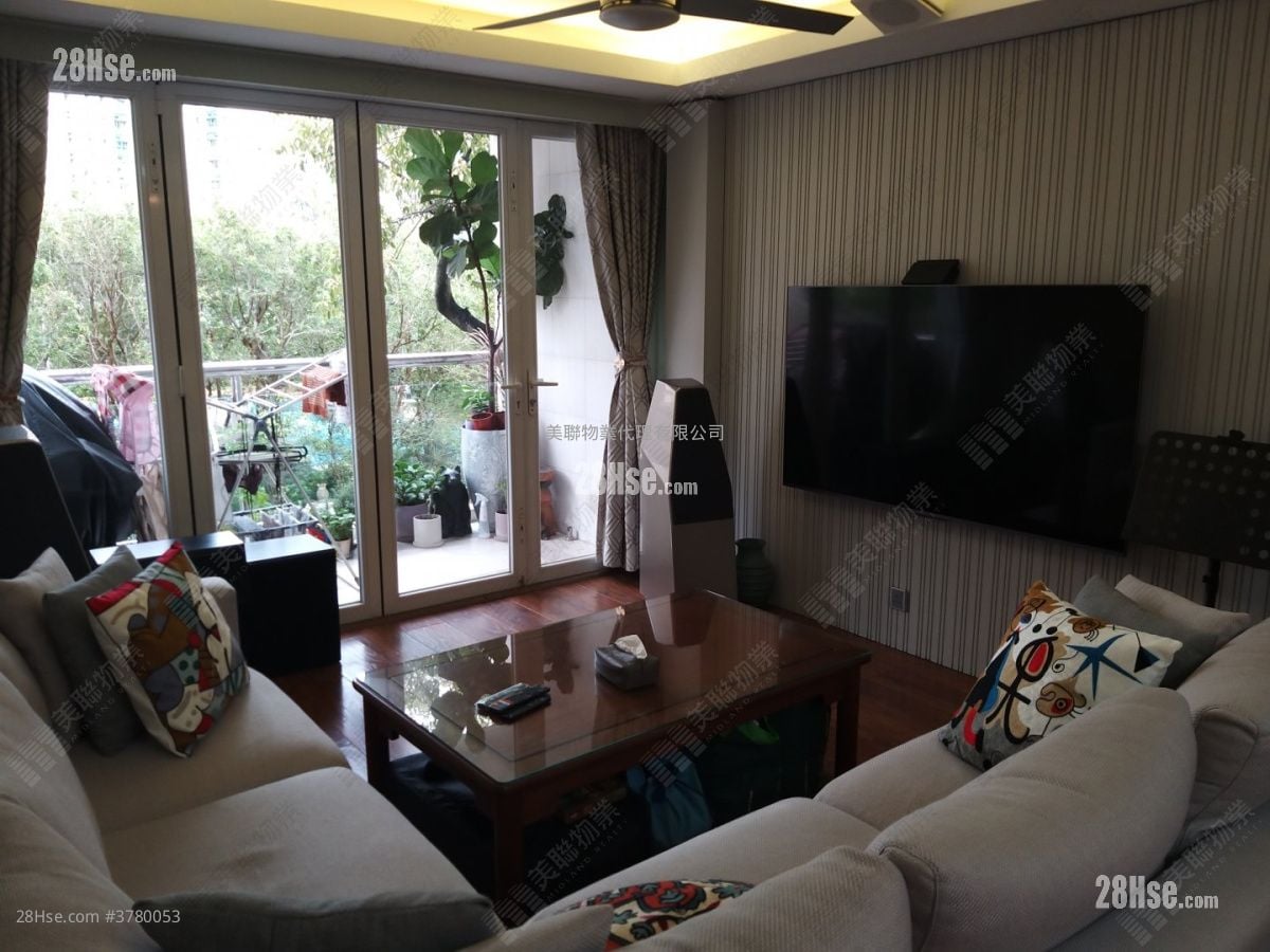 Avon Court Sell 3 Bedrooms 926 ft²