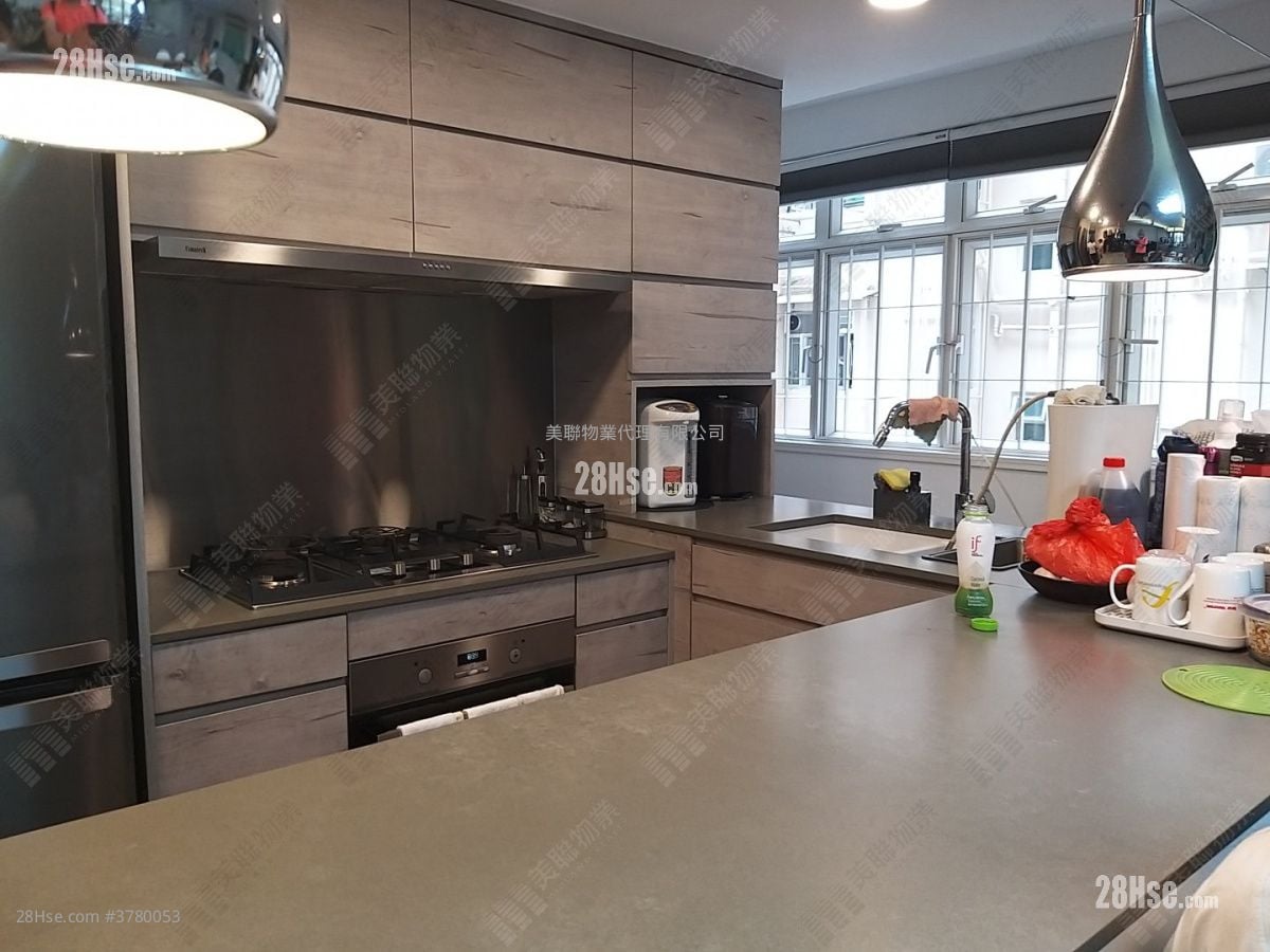 Avon Court Sell 3 Bedrooms 926 ft²