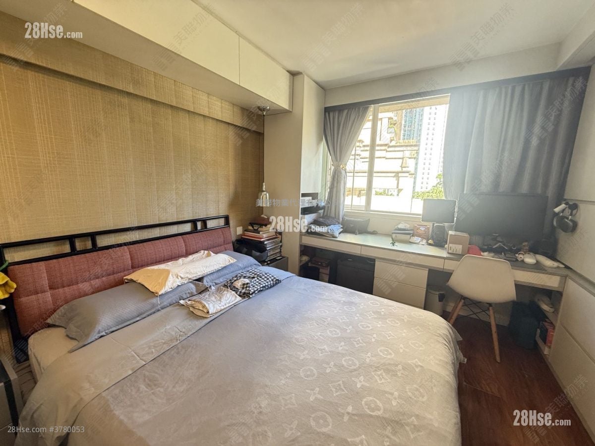 Avon Court Sell 3 Bedrooms 926 ft²