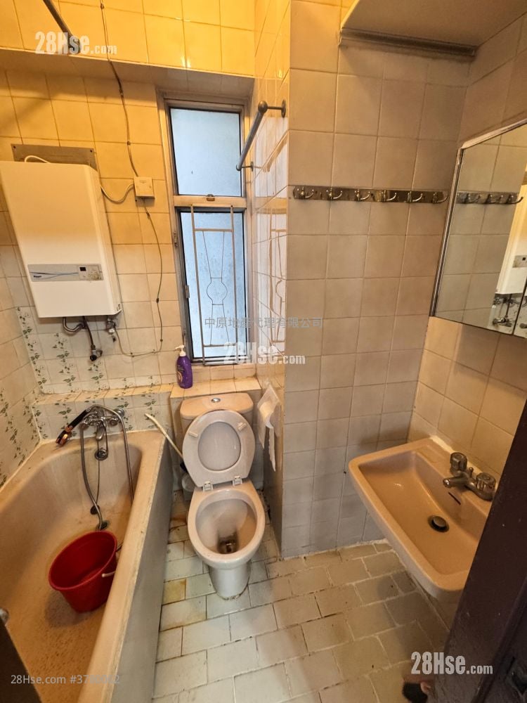 Tai Po Centre Sell 2 Bedrooms 299 ft²