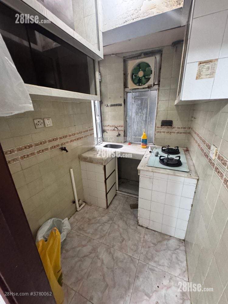 Tai Po Centre Sell 2 Bedrooms 299 ft²