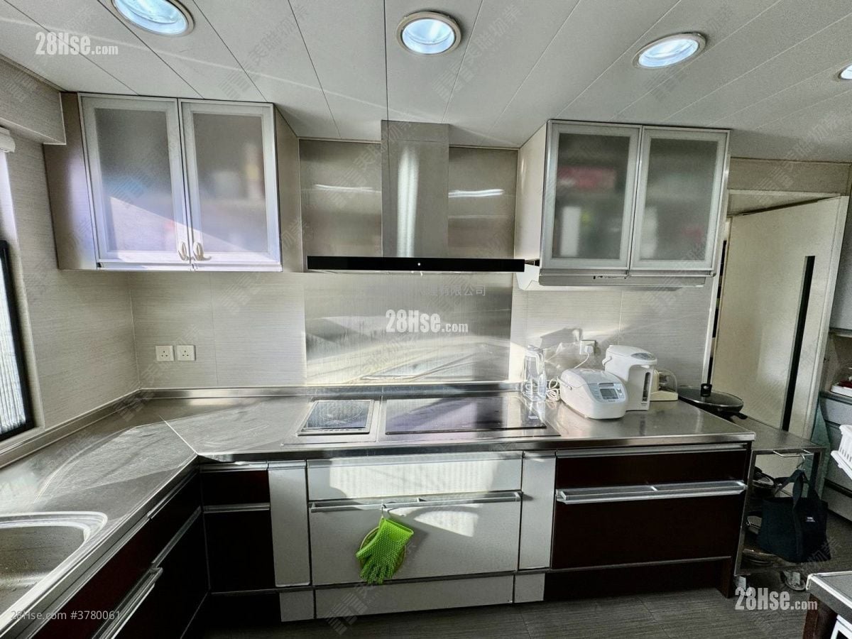 Beverly Villas Sell 2 Bedrooms , 3 Bathrooms 1,609 ft²