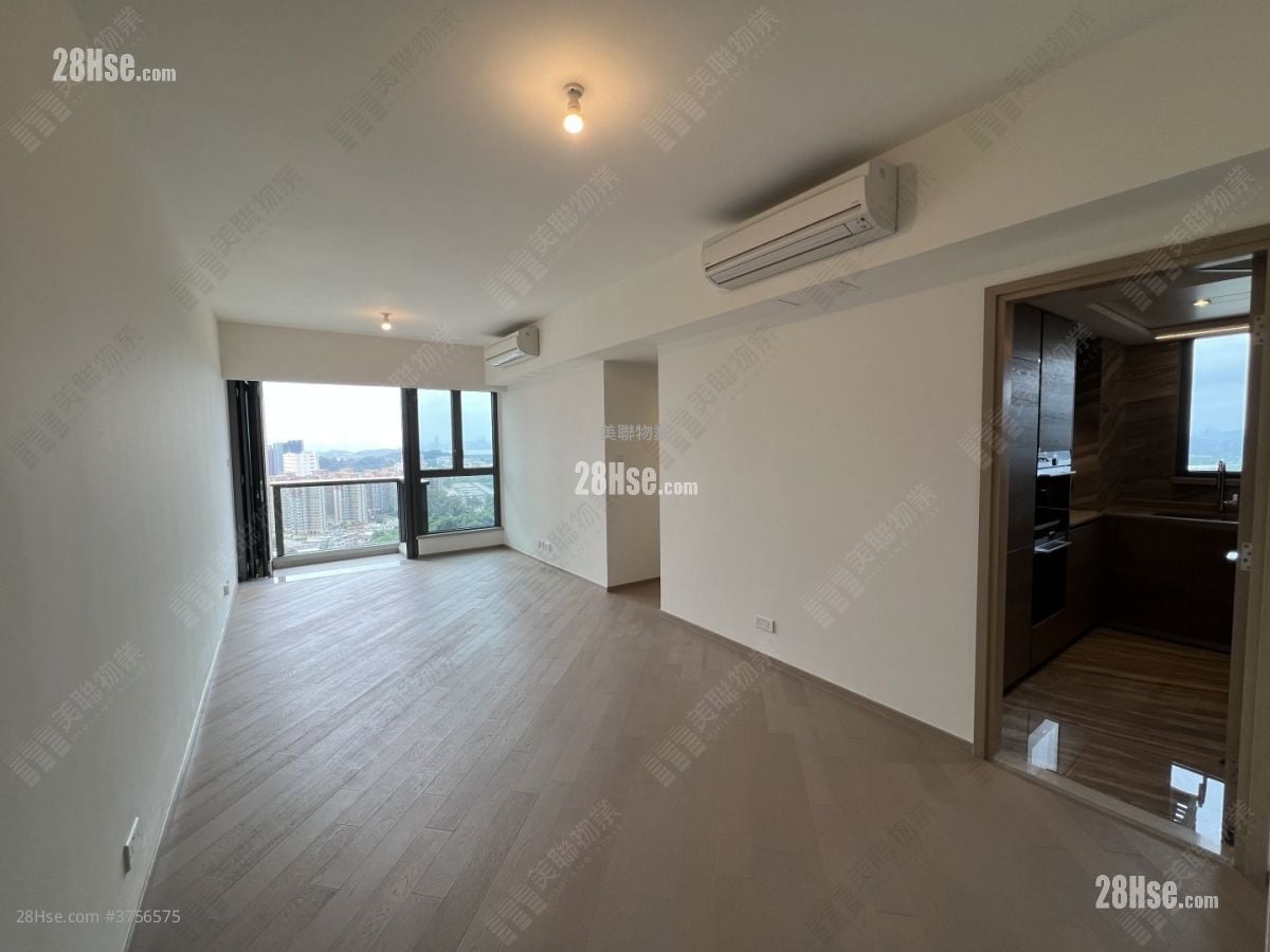 The Yoho Hub Sell 4 Bedrooms , 1 Bathroom 935 ft²