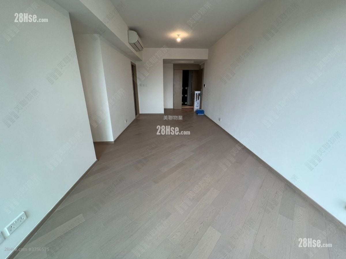 The Yoho Hub Sell 4 Bedrooms , 1 Bathroom 935 ft²