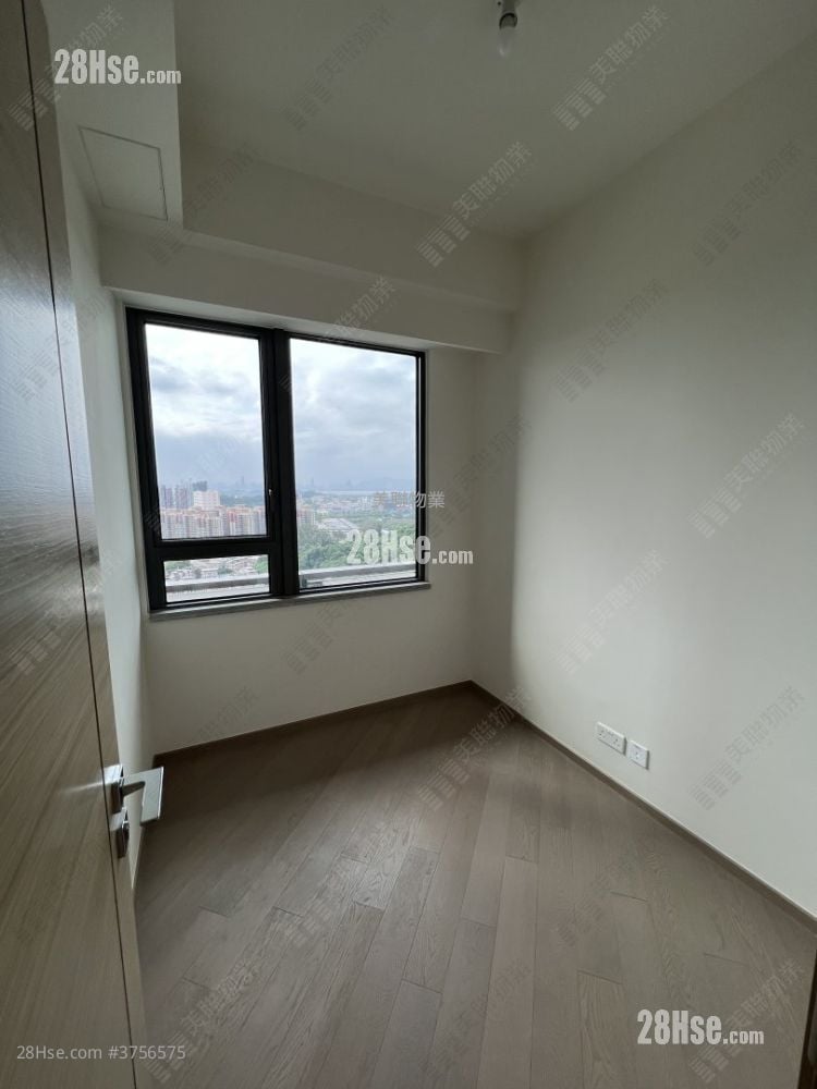 The Yoho Hub Sell 4 Bedrooms , 1 Bathroom 935 ft²