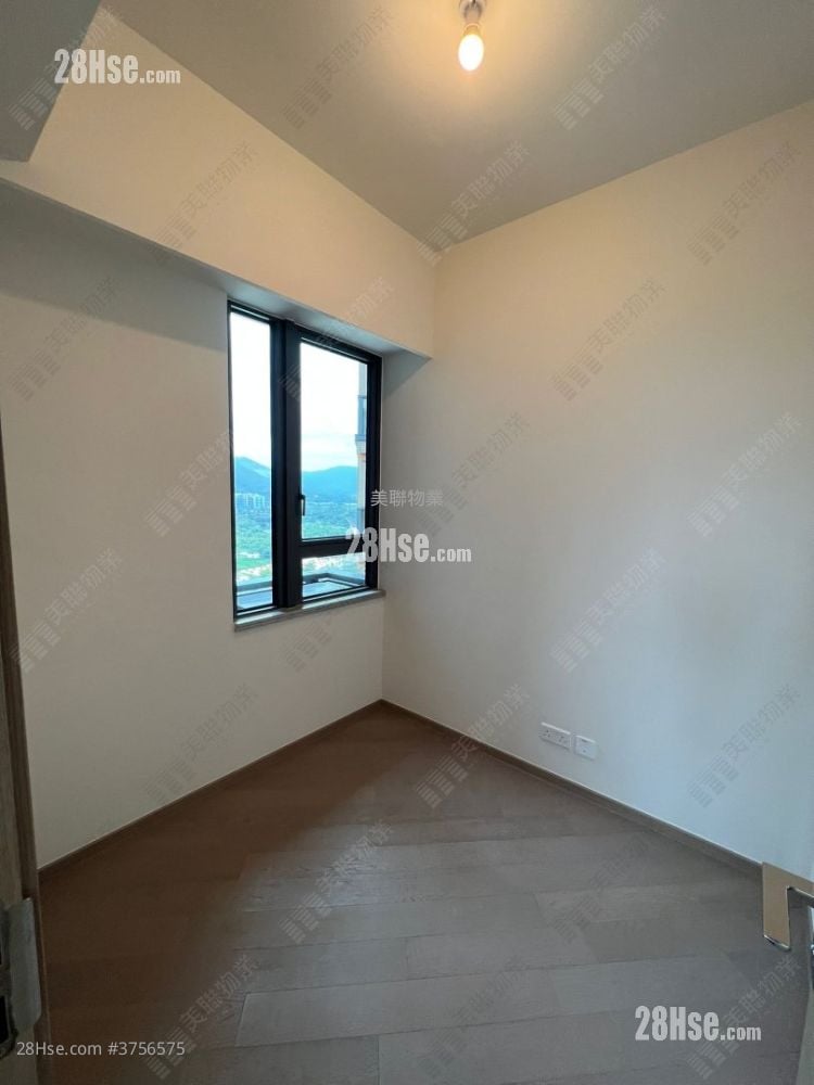 The Yoho Hub Sell 4 Bedrooms , 1 Bathroom 935 ft²