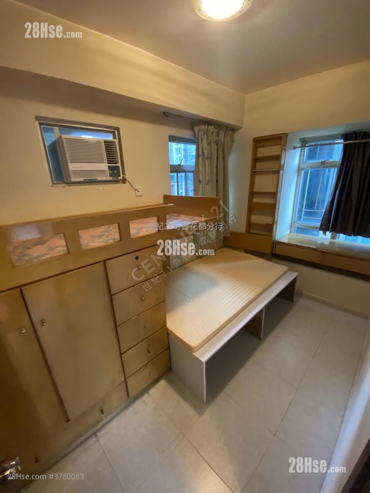 Flora Plaza Rental 2 Bedrooms , 1 Bathroom 526 ft²