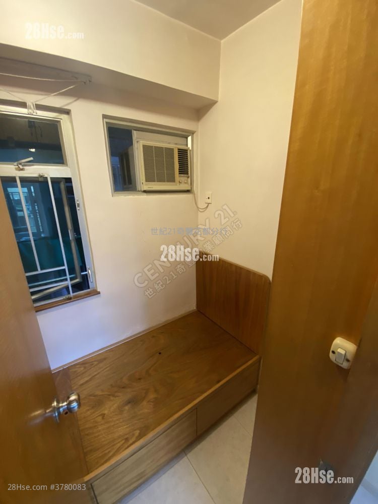 Flora Plaza Rental 2 Bedrooms , 1 Bathroom 526 ft²