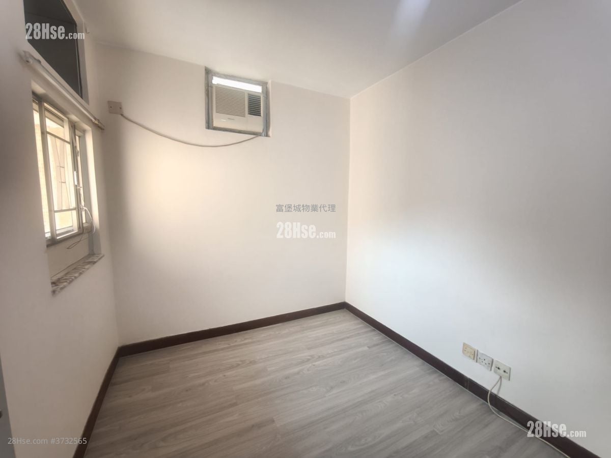 Hong Lam Court Sell 3 Bedrooms , 1 Bathroom 554 ft²