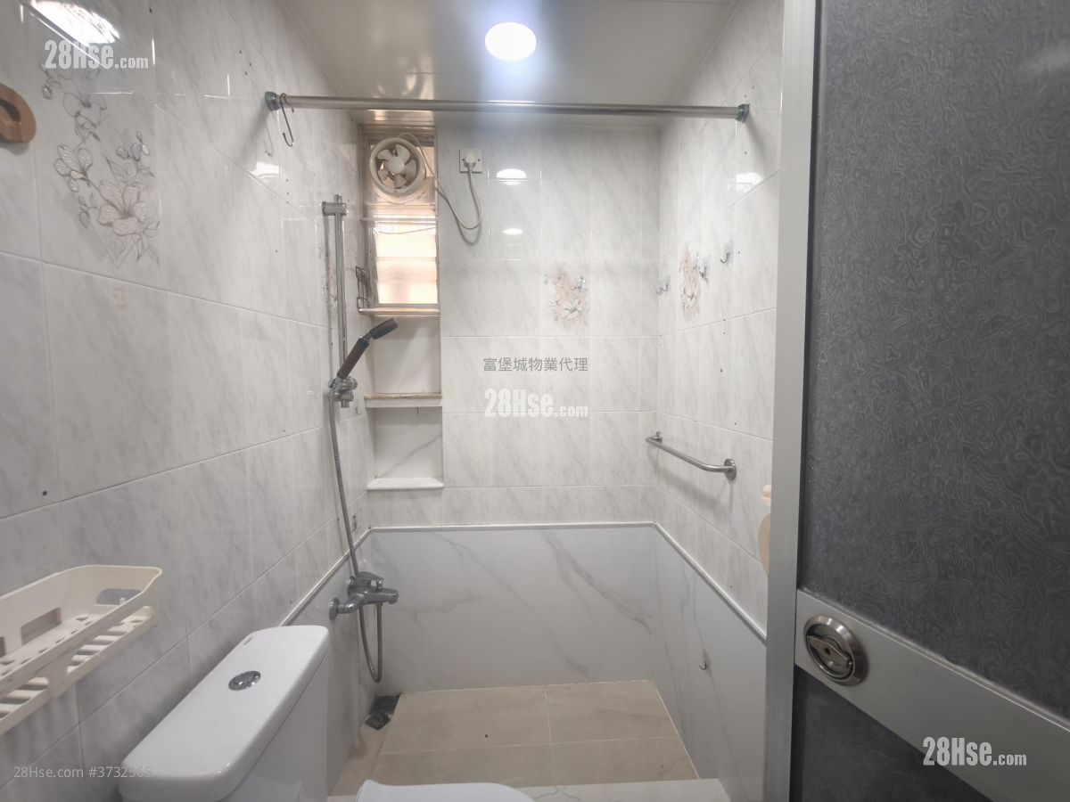 Hong Lam Court Sell 3 Bedrooms , 1 Bathroom 554 ft²