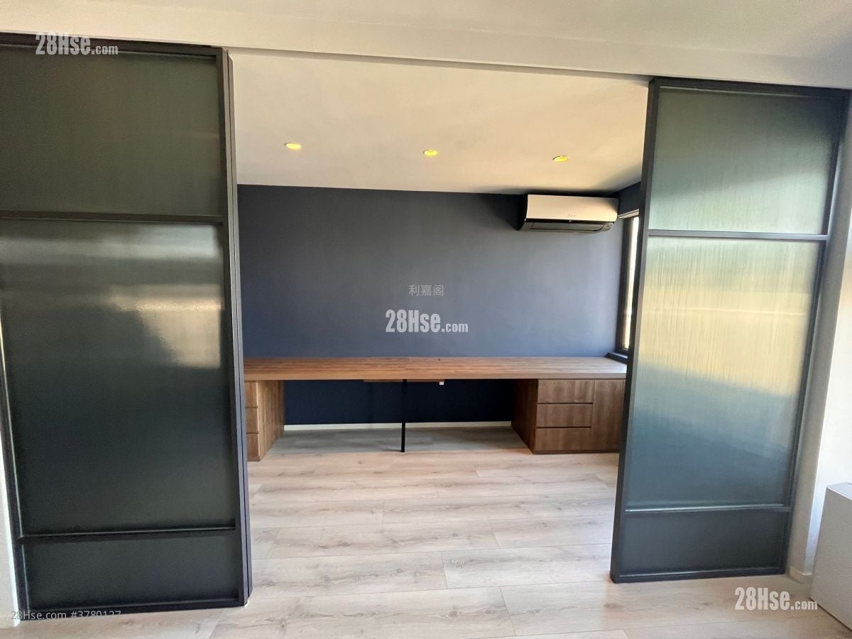 Wylie Court Sell 3 Bedrooms , 2 Bathrooms 1,383 ft²