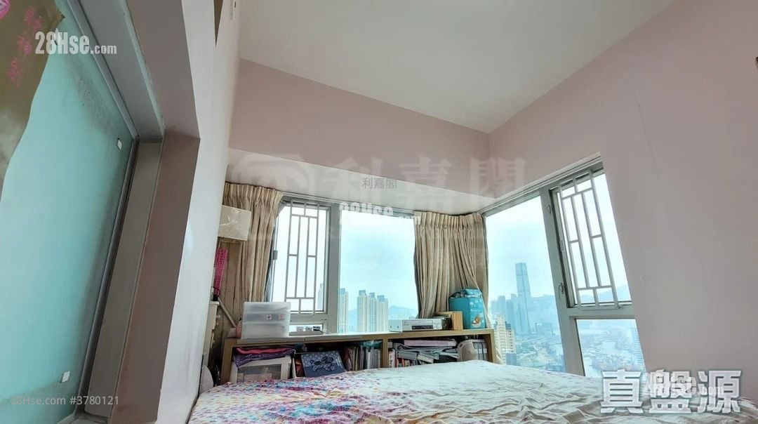 Metro Harbour View Sell 3 Bedrooms , 1 Bathroom 512 ft²