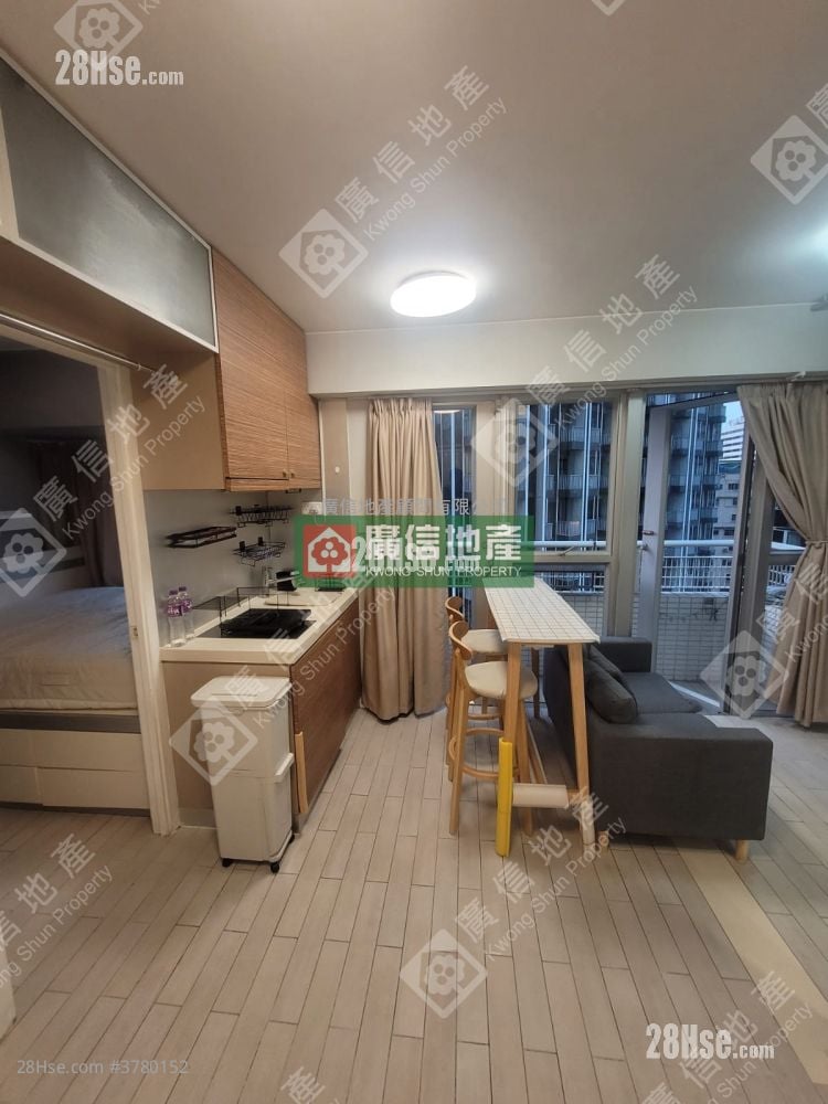 The Platinum Sell 2 Bedrooms , 1 Bathroom 279 ft²