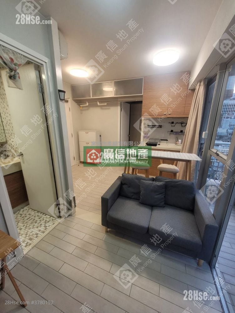 The Platinum Sell 2 Bedrooms , 1 Bathroom 279 ft²