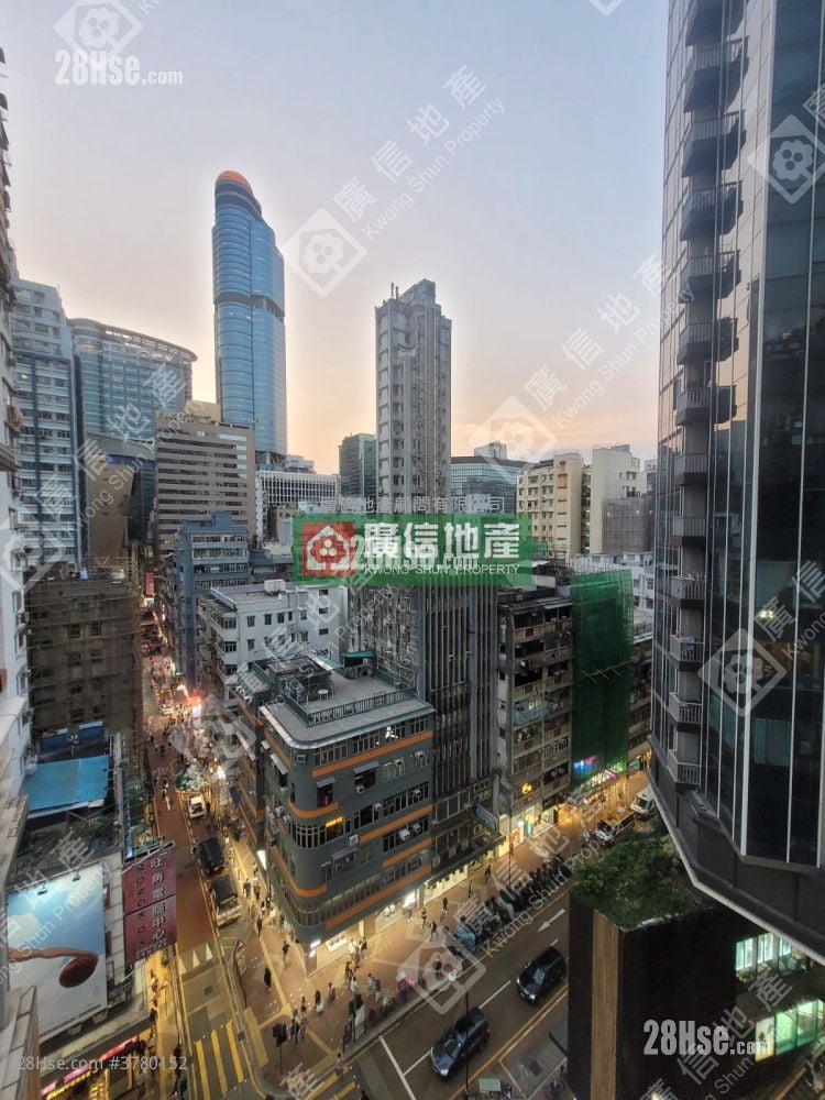 The Platinum Sell 2 Bedrooms , 1 Bathroom 279 ft²