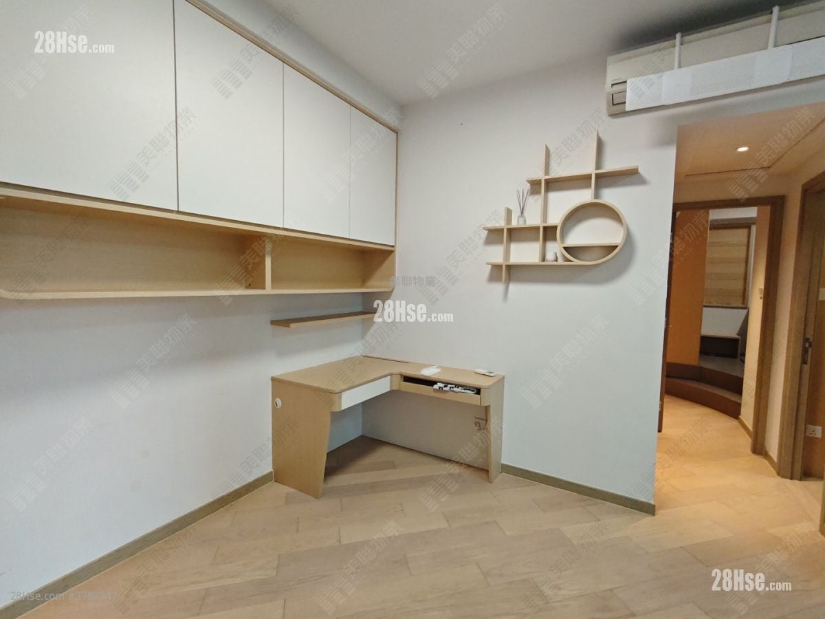 The Southside Sell 2 Bedrooms , 2 Bathrooms 581 ft²