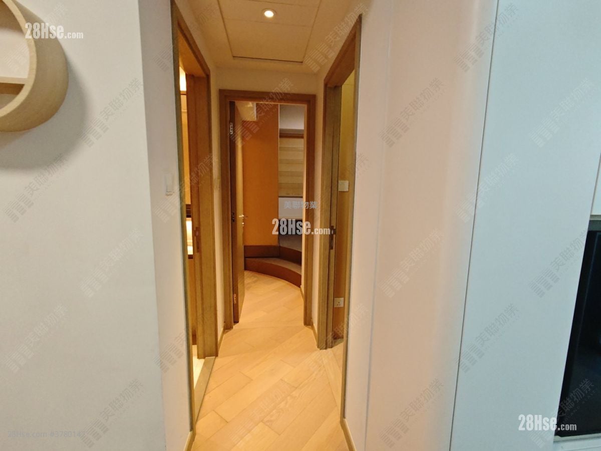 The Southside Sell 2 Bedrooms , 2 Bathrooms 581 ft²