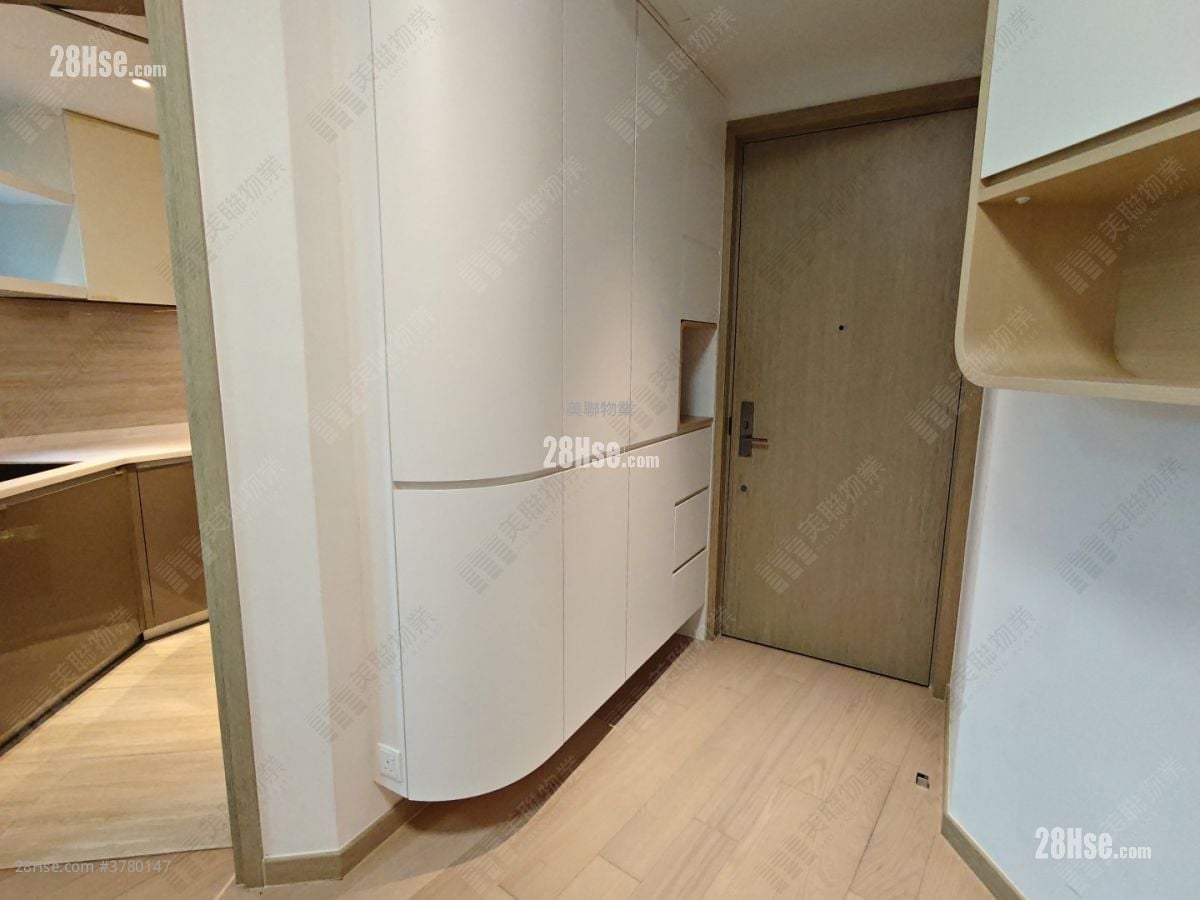 The Southside Sell 2 Bedrooms , 2 Bathrooms 581 ft²