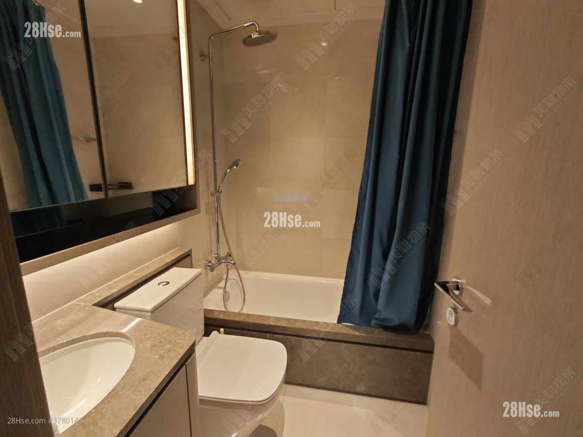 The Southside Sell 2 Bedrooms , 2 Bathrooms 581 ft²