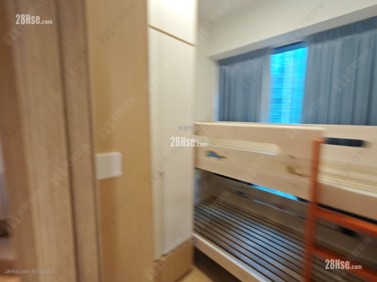 The Southside Sell 2 Bedrooms , 2 Bathrooms 581 ft²