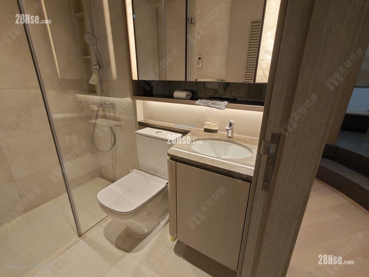 The Southside Sell 2 Bedrooms , 2 Bathrooms 581 ft²