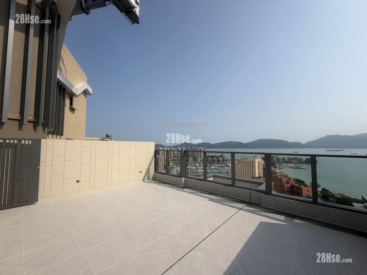 Gold Coast Bay Rental 2 Bedrooms , 1 Bathroom 439 ft²