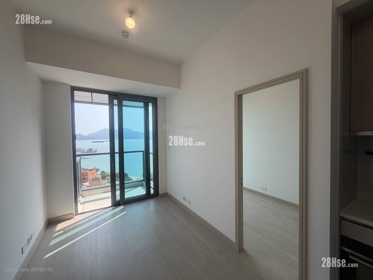 Gold Coast Bay Rental 2 Bedrooms , 1 Bathroom 439 ft²