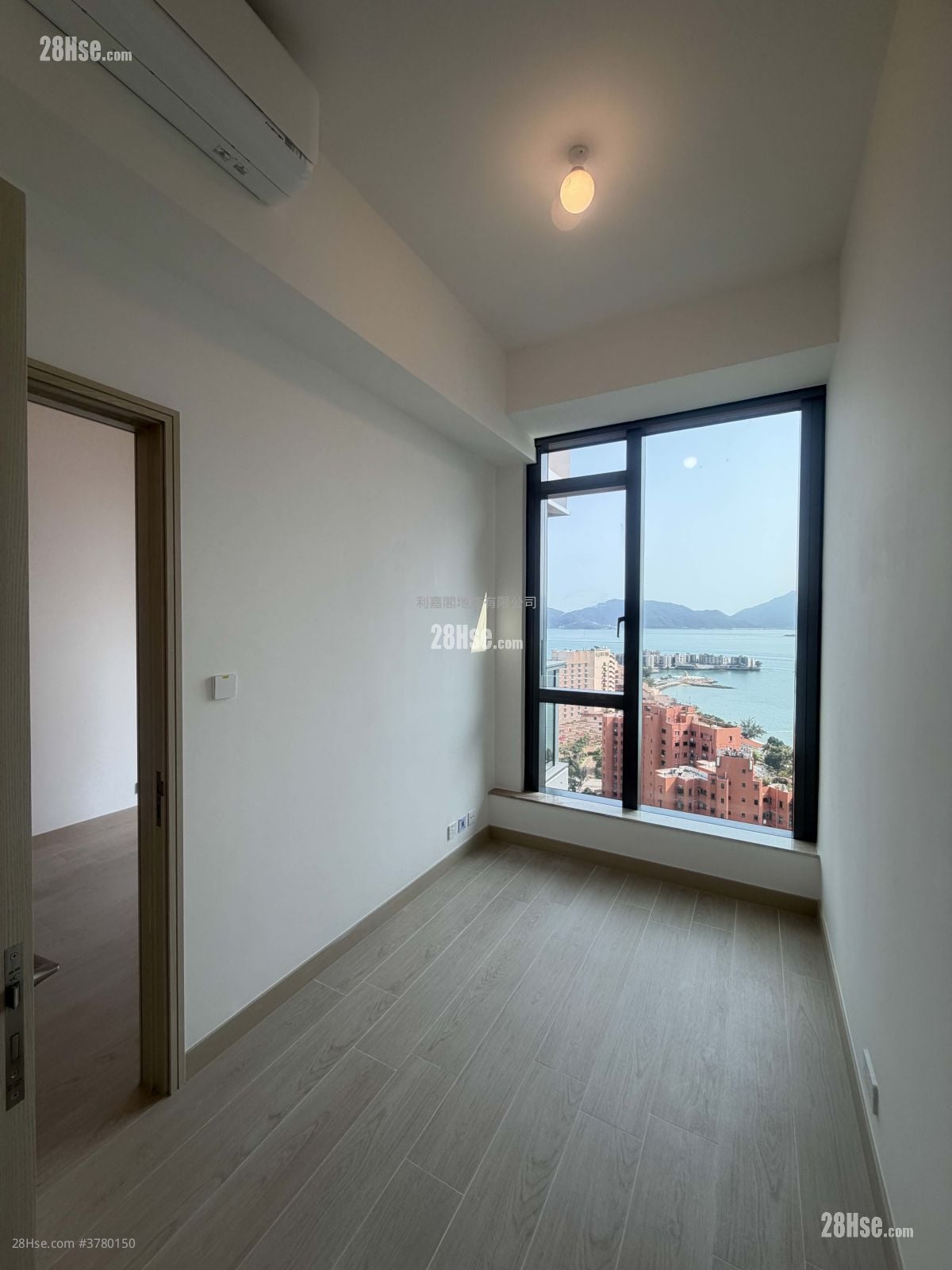 Gold Coast Bay Rental 2 Bedrooms , 1 Bathroom 439 ft²