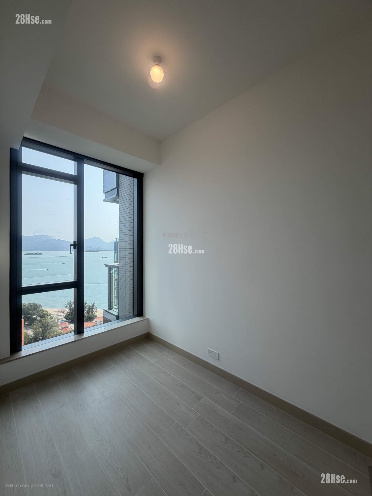 Gold Coast Bay Rental 2 Bedrooms , 1 Bathroom 439 ft²