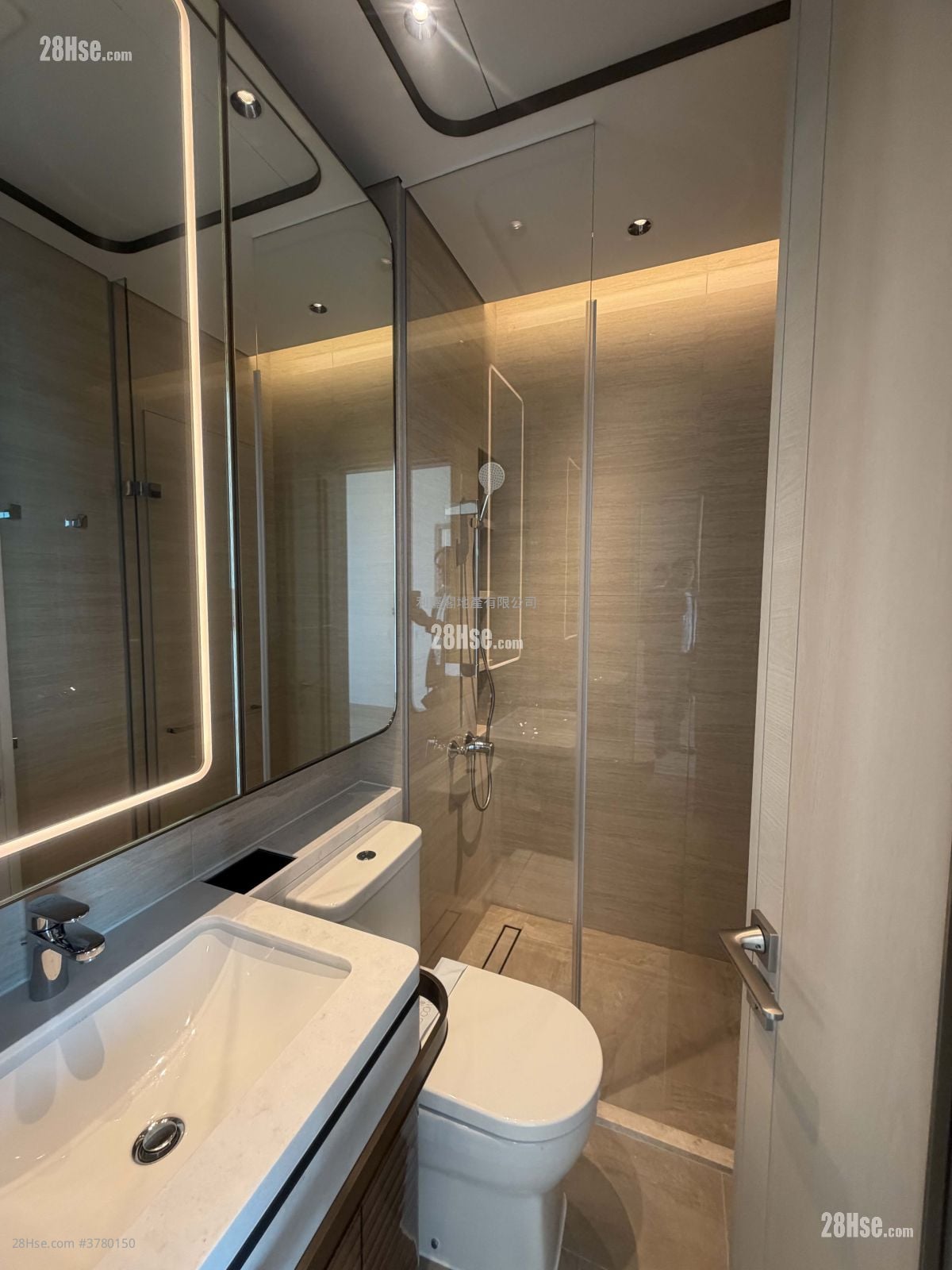 Gold Coast Bay Rental 2 Bedrooms , 1 Bathroom 439 ft²