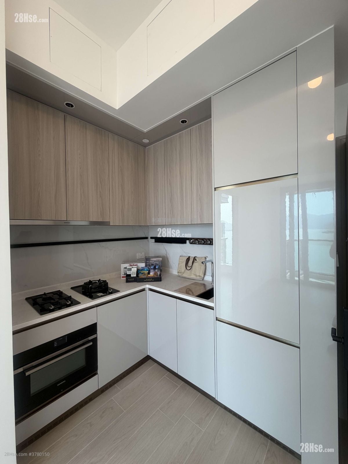 Gold Coast Bay Rental 2 Bedrooms , 1 Bathroom 439 ft²