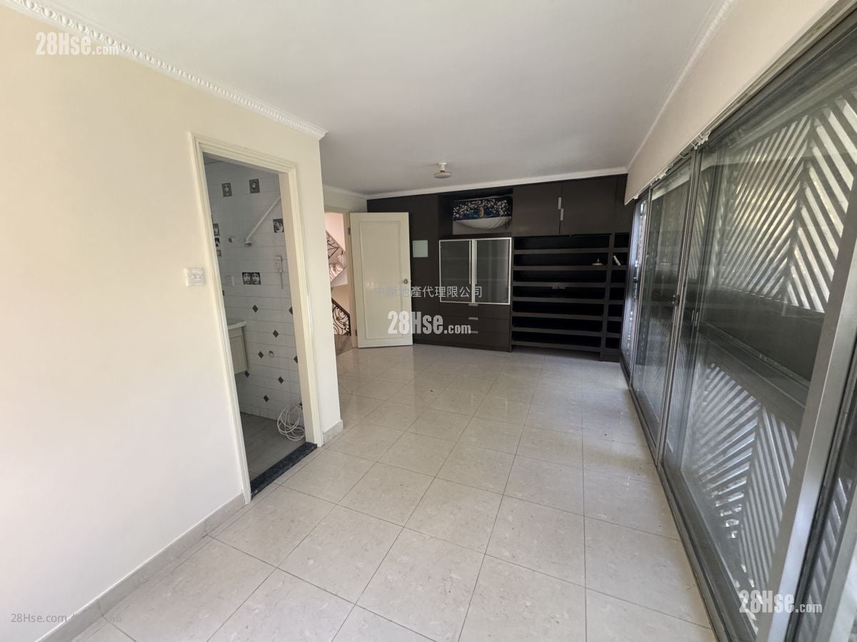 Monte Villa Sell 4 Bedrooms 2,100 ft²